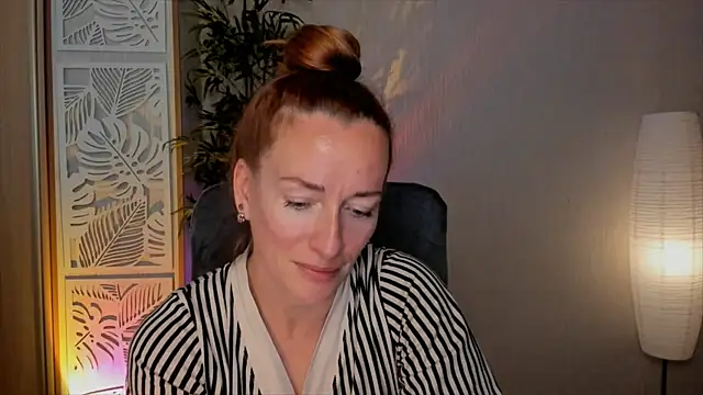 Snapshot of RebeccaMartinez chatting on 06.04.26 RebeccaMartinez online show from 06.04.26