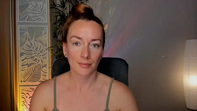 Snapshot of RebeccaMartinez chatting on 06.12.26 RebeccaMartinez online show from 06.12.26