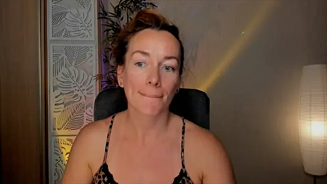 Snapshot of RebeccaMartinez chatting on 07.06.26 RebeccaMartinez online show from 07.06.26