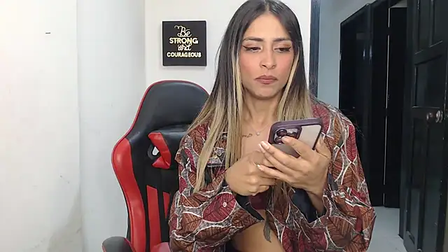 Snapshot of Liamiler01_ chatting on 11.10.25 Liamiler01 online show from 11.10.25