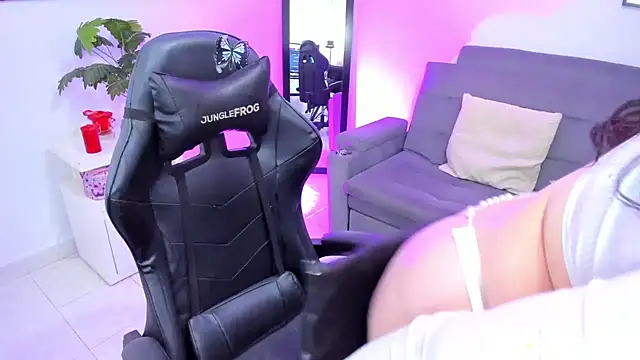 BellaFlaming online show from 02.08.25