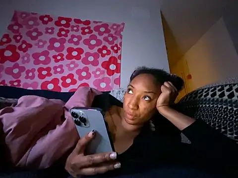 Snapshot of Iceblanca chatting on 10.13.25 Iceblanca online show from 10.13.25