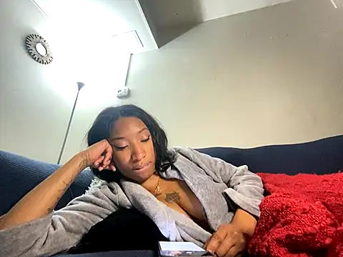 Snapshot of Iceblanca chatting on 11.25.25 Iceblanca online show from 11.25.25