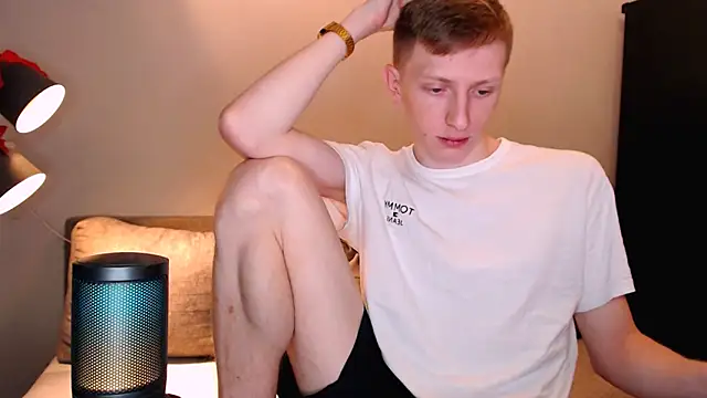 Snapshot of juliaanddima chatting on 11.03.25 juliaanddima online show from 11.03.25