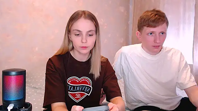 juliaanddima online show from 04.13.26