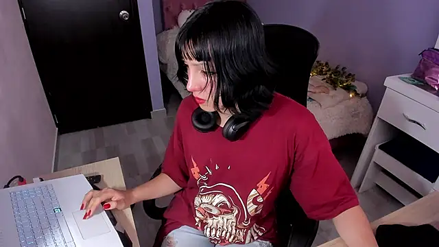 Snapshot of Room312_ chatting on 12.12.24 Room312 online show from 12.12.24