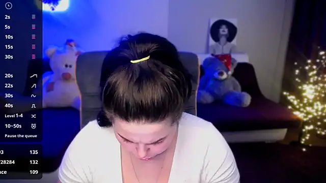 Emily Mo online show from 01.12.25