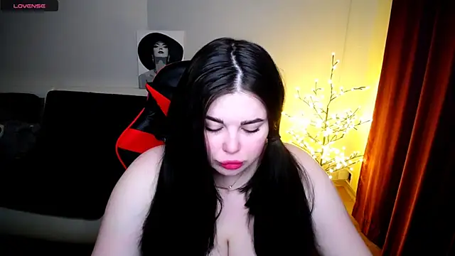 Emily Mo online show from 01.28.25