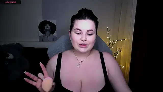 Emily Mo online show from 02.16.25