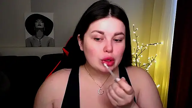 Emily Mo online show from 02.19.25