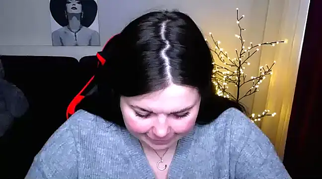 Emily Mo online show from 02.28.25