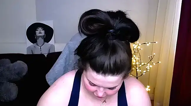 Emily Mo online show from 03.02.25