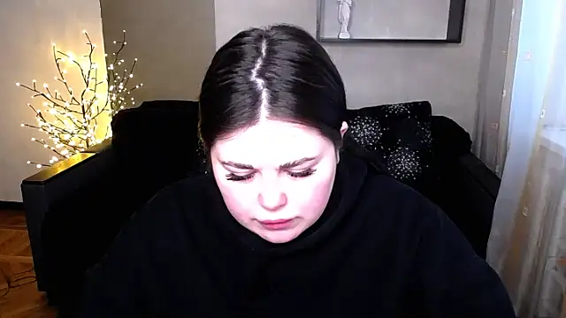 Emily Mo online show from 03.17.25