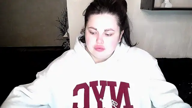 Emily Mo online show from 10.26.25