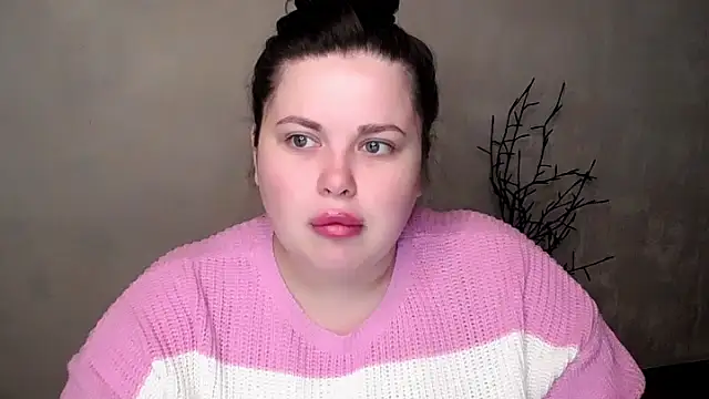 Emily Mo online show from 11.15.25