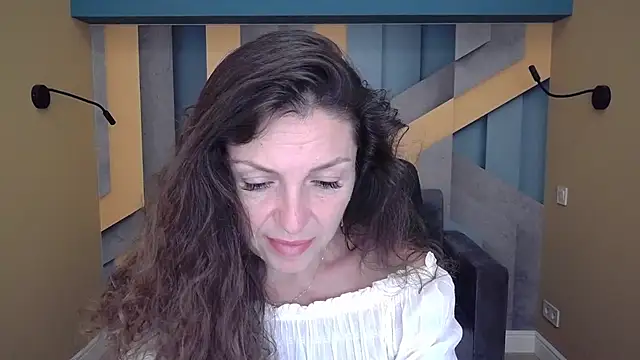 Snapshot of EllaLong chatting on 09.12.25 EllaLong online show from 09.12.25