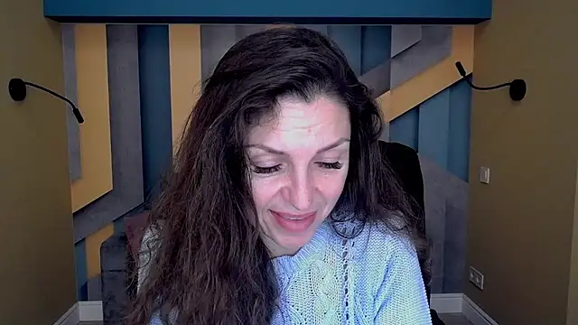 Snapshot of EllaLong chatting on 10.17.25 EllaLong online show from 10.17.25