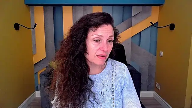 Snapshot of EllaLong chatting on 04.24.26 EllaLong online show from 04.24.26