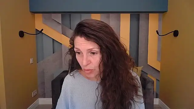 Snapshot of EllaLong chatting on 04.25.26 EllaLong online show from 04.25.26