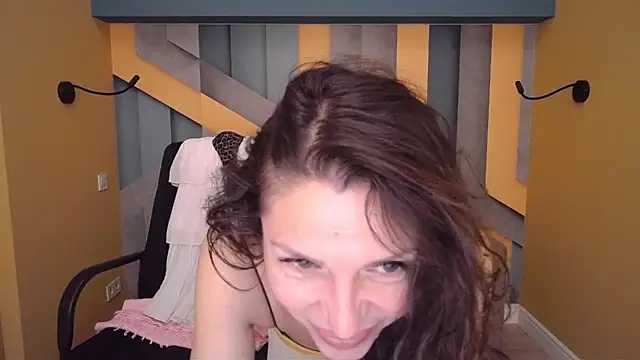 Snapshot of EllaLong chatting on 04.26.26 EllaLong online show from 04.26.26