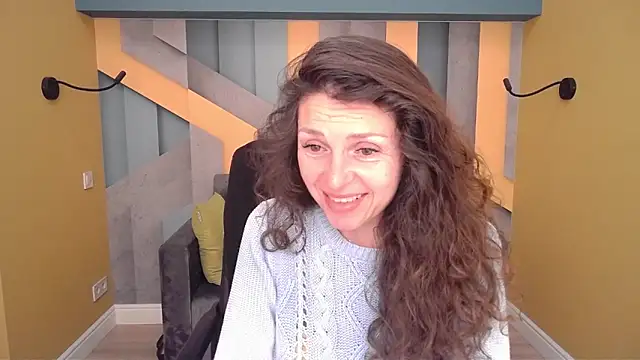Snapshot of EllaLong chatting on 04.28.26 EllaLong online show from 04.28.26