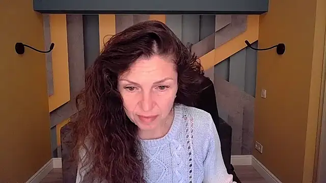 Snapshot of EllaLong chatting on 05.01.26 EllaLong online show from 05.01.26