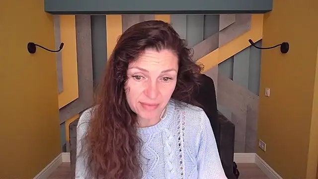 Snapshot of EllaLong chatting on 05.03.26 EllaLong online show from 05.03.26