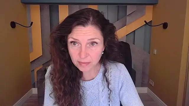 Snapshot of EllaLong chatting on 05.14.26 EllaLong online show from 05.14.26