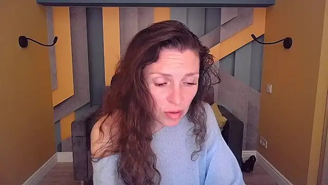 Snapshot of EllaLong chatting on 05.20.26 EllaLong online show from 05.20.26