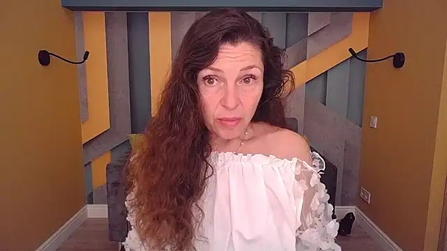 Snapshot of EllaLong chatting on 05.22.26 EllaLong online show from 05.22.26