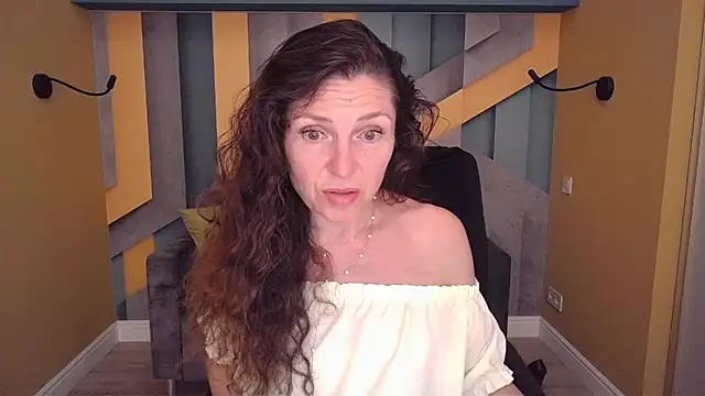 Snapshot of EllaLong chatting on 05.23.26 EllaLong online show from 05.23.26