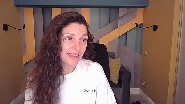 Snapshot of EllaLong chatting on 05.24.26 EllaLong online show from 05.24.26