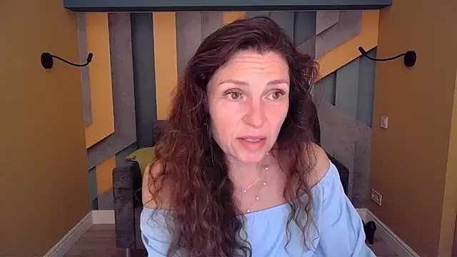 Snapshot of EllaLong chatting on 05.26.26 EllaLong online show from 05.26.26