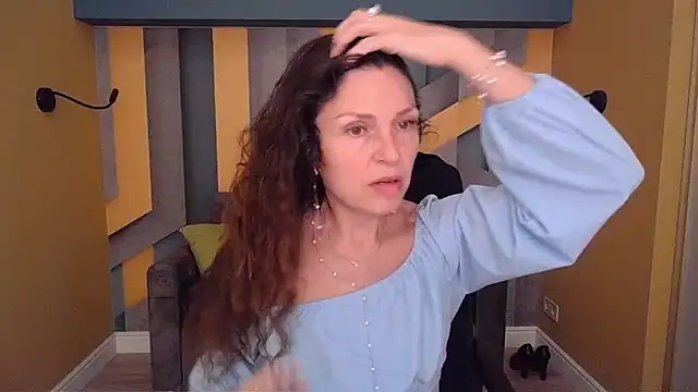 Snapshot of EllaLong chatting on 05.27.26 EllaLong online show from 05.27.26