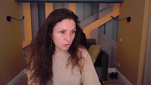 Snapshot of EllaLong chatting on 05.29.26 EllaLong online show from 05.29.26