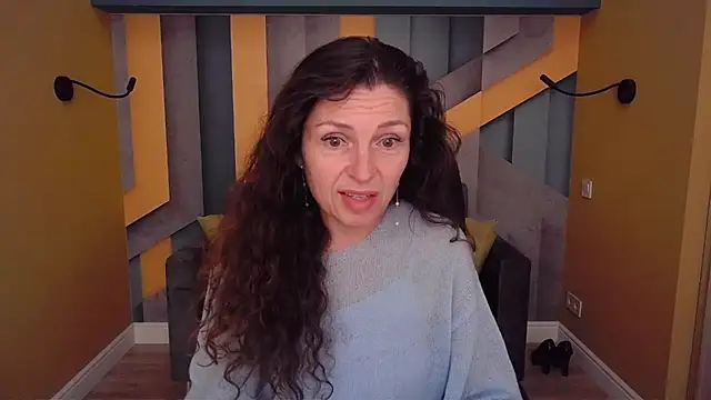 Snapshot of EllaLong chatting on 05.31.26 EllaLong online show from 05.31.26