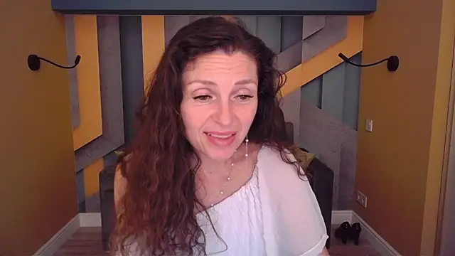 Snapshot of EllaLong chatting on 06.03.26 EllaLong online show from 06.03.26