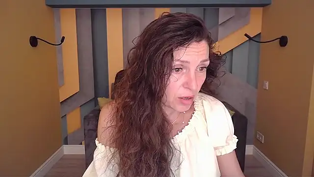 Snapshot of EllaLong chatting on 06.20.26 EllaLong online show from 06.20.26