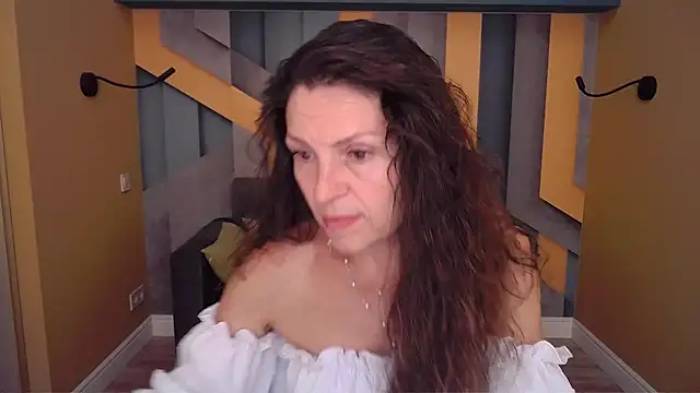 Snapshot of EllaLong chatting on 06.23.26 EllaLong online show from 06.23.26