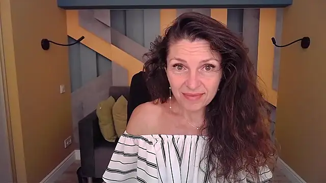 Snapshot of EllaLong chatting on 07.01.26 EllaLong online show from 07.01.26