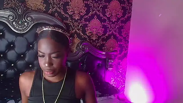 Snapshot of NaiaGils chatting on 02.08.25 NaiaGils online show from 02.08.25