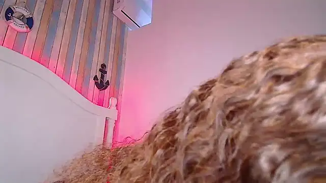 Snapshot of NaiaGils chatting on 03.08.25 NaiaGils online show from 03.08.25