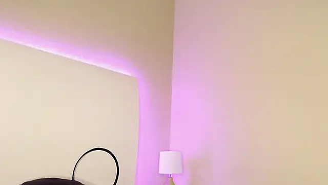 Snapshot of NaiaGils chatting on 03.11.25 NaiaGils online show from 03.11.25