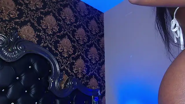 Snapshot of NaiaGils chatting on 09.20.25 NaiaGils online show from 09.20.25