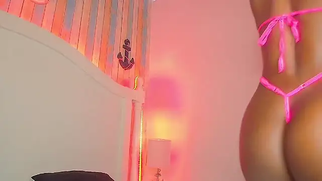 Snapshot of NaiaGils chatting on 09.27.25 NaiaGils online show from 09.27.25