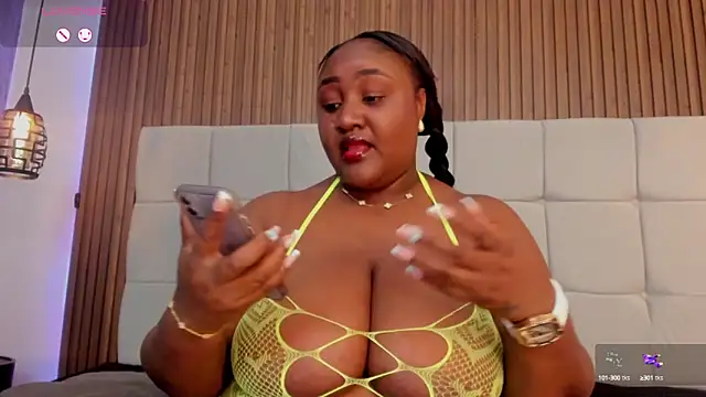 Snapshot of Saravy_Blandon chatting on 09.12.25 Saravy Blandon online show from 09.12.25