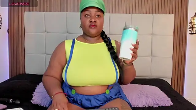 Snapshot of Saravy_Blandon chatting on 10.16.25 Saravy Blandon online show from 10.16.25