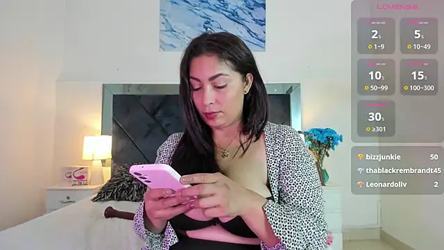 Snapshot of Lauralove_69 chatting on 03.07.25 Lauralove 69 online show from 03.07.25