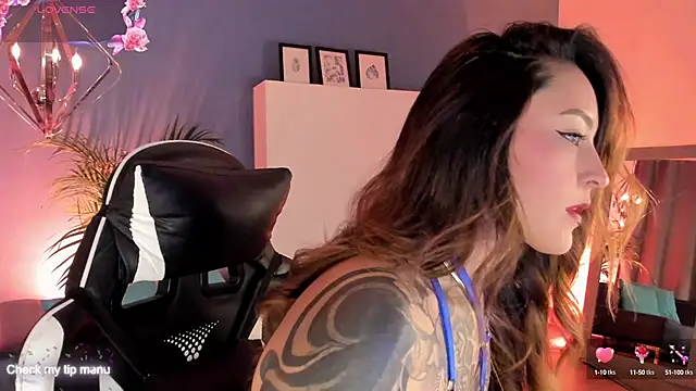 Snapshot of Megan_inked chatting on 10.21.25 Megan inked online show from 10.21.25