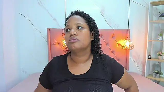 Snapshot of Belle_Brunette chatting on 09.29.25 Belle Brunette online show from 09.29.25